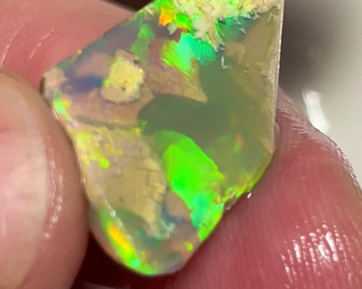 Seam opal formation rub/rough 8.40cts Lighting Ridge Greens in a few broad zones 25x12x4mm   Lot B4-A812