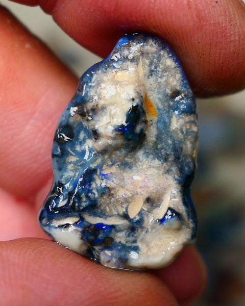Nice sized Lightning Ridge 19.50cts Blue on Black base Seam opal rough 28x18x7mm Lot B4-A282