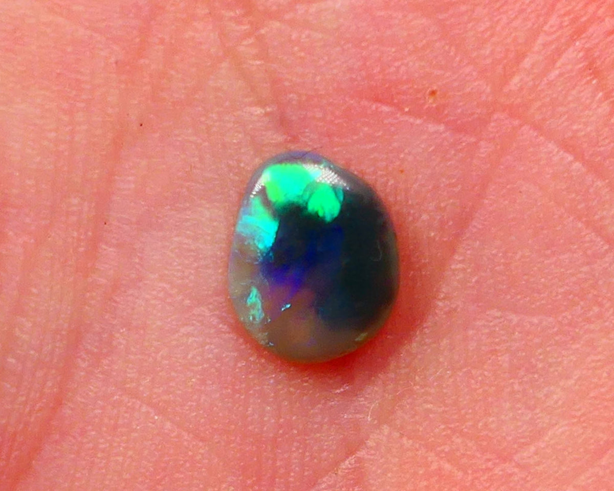 Green Dominant Fires on This Lightning Ridge Dark base opal gemstone 0.50cts Ready to set 7x6x1.5mm  Lot B4-A107