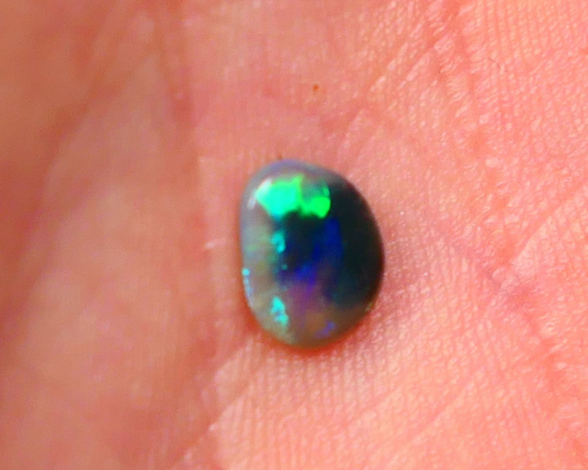 Green Dominant Fires on This Lightning Ridge Dark base opal gemstone 0.50cts Ready to set 7x6x1.5mm  Lot B4-A107