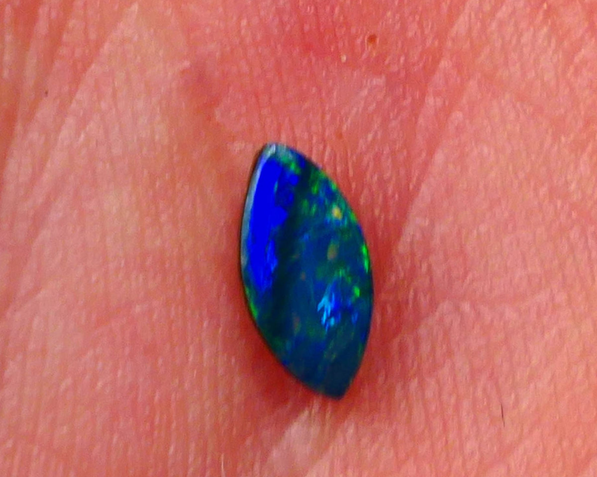 Coober Pedy Opal Doublet 0.40cts Gem Quality marquise Cut Stunning Multifires Crystal on boulder backing Lot B4-A026