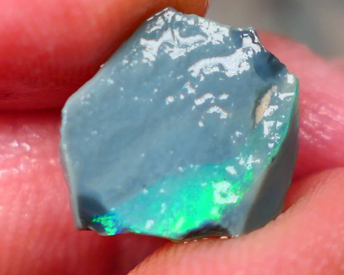 Lightning Ridge Black Seam opal rough 4.00cts Bright Green dominant multifires to cut 13x13x5mm Lot B4-A191