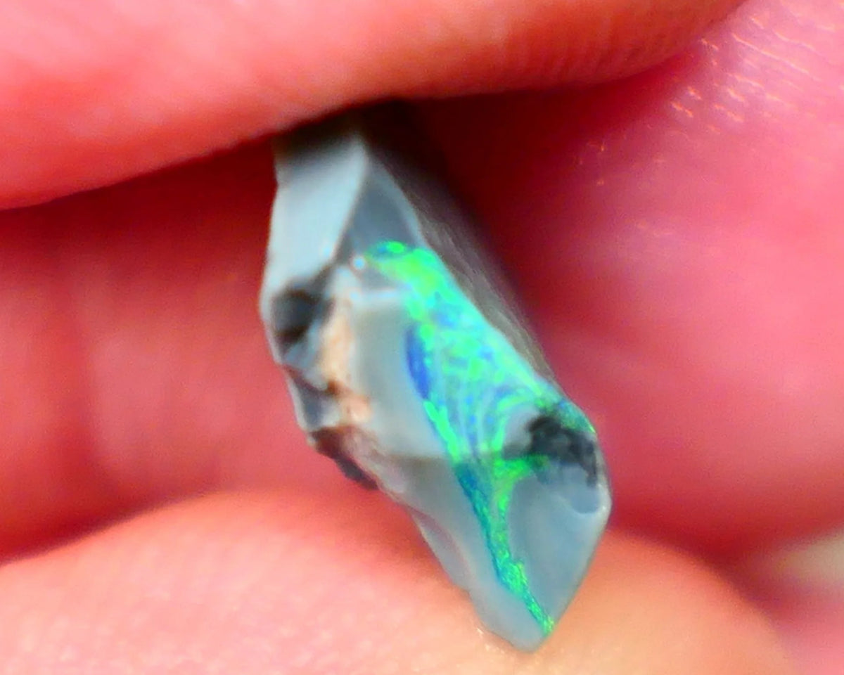 Lightning Ridge Black Seam opal rough 4.00cts Bright Green dominant multifires to cut 13x13x5mm Lot B4-A191