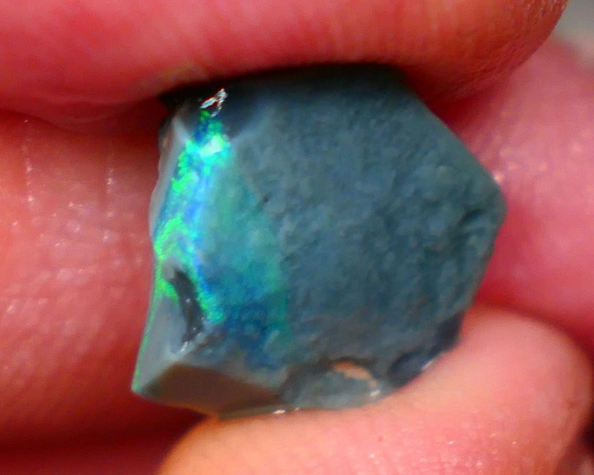 Lightning Ridge Black Seam opal rough 4.00cts Bright Green dominant multifires to cut 13x13x5mm Lot B4-A191