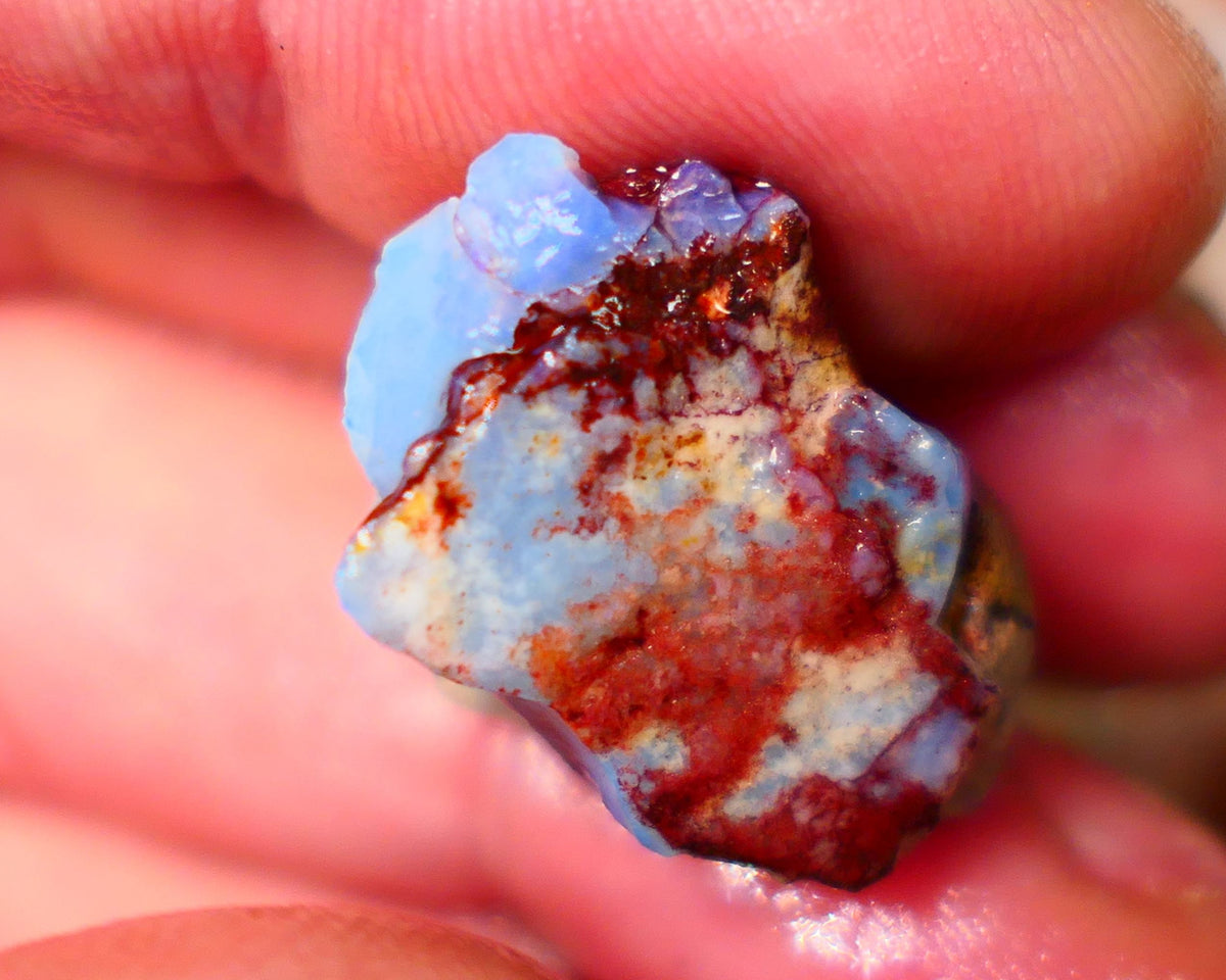 Coober Pedy Seam opal formation rough 18.50cts Lots of blue fires showing to gamble 24x16x10mm  Lot B4-A103