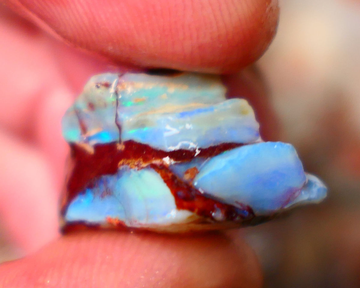 Coober Pedy Seam opal formation rough 18.50cts Lots of blue fires showing to gamble 24x16x10mm  Lot B4-A103