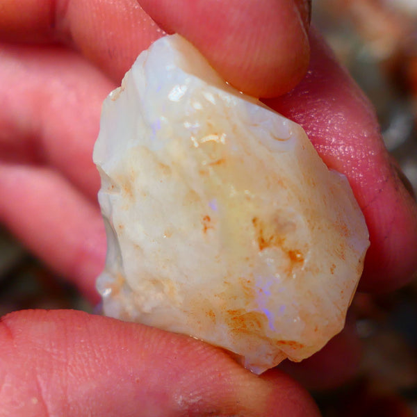 Big Chunk of Milky Crystal Seam opal rough 90.00cts Coober Pedy showing some bits of blues 38x27x16mm  Lot B4-A101