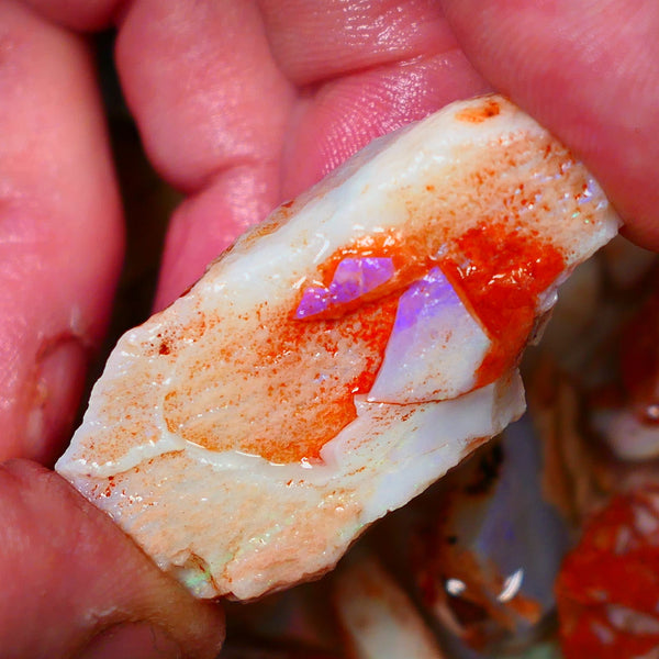 Huge Seam opal formation of Coober Pedy 100.00cts Some colour showing 44x23x22mm  Lot B4-A095