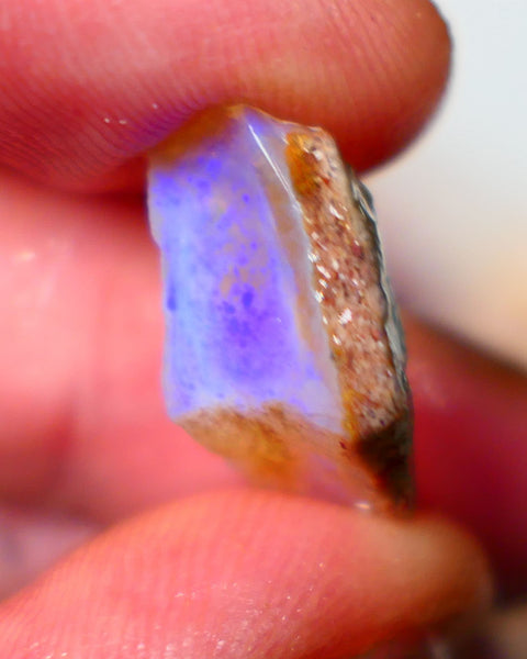 Thick bar on this Coober Pedy Seam opal rough 9.00cts Nice Blues showing to cut 20x11x9mm Lot B4-A062