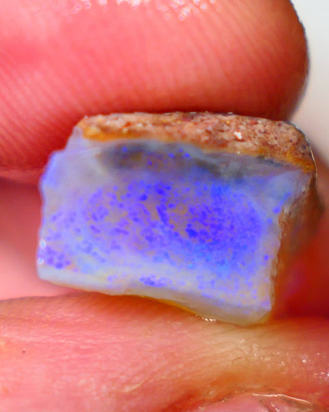 Thick bar on this Coober Pedy Seam opal rough 9.00cts Nice Blues showing to cut 20x11x9mm Lot B4-A062