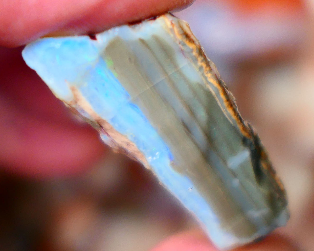 Big Thick Seam to cut 70.00cts Coober Pedy rough with Flat blue bar to explore 33x27x14mm  Lot B4-A066