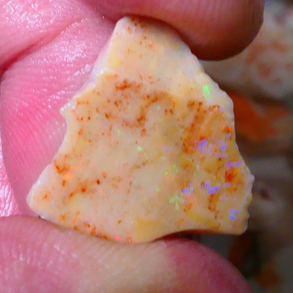 Reds/Orange/Yellow exposed on this rub rough 11.20cts Coober Pedy Dark Base Seam 20x17x7mm  Lot B4-A085