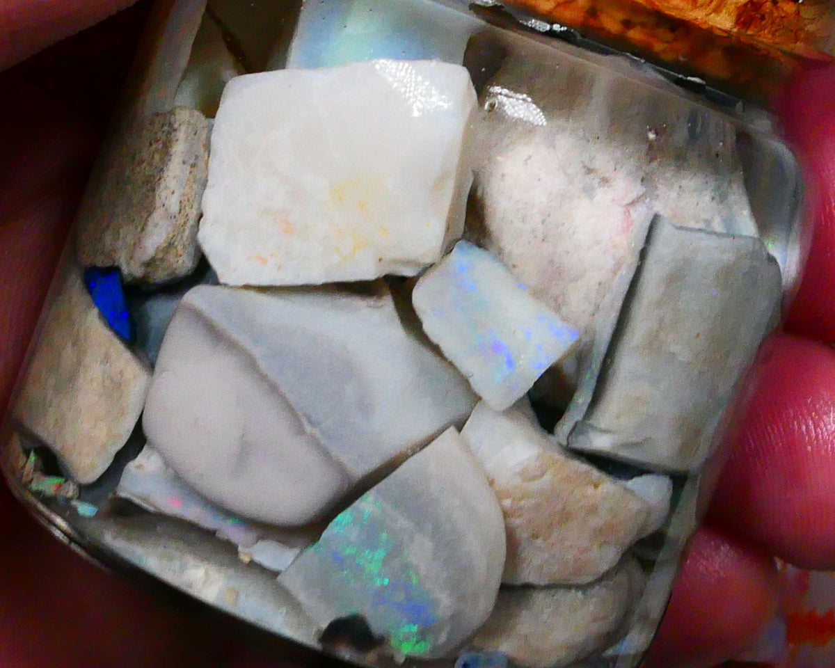 Mintabie Potch & some Bits colours 275.00cts Seam opal rough 17mm to 10mm range Lot B4-A111 (jar not included)