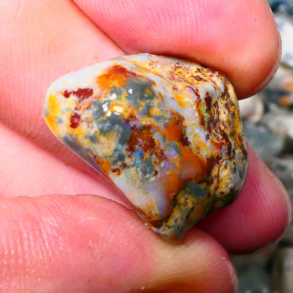 Big Knobby opal formation rough 28.00cts Some Bits of colour only 24x19x11mm Lot B4-A127