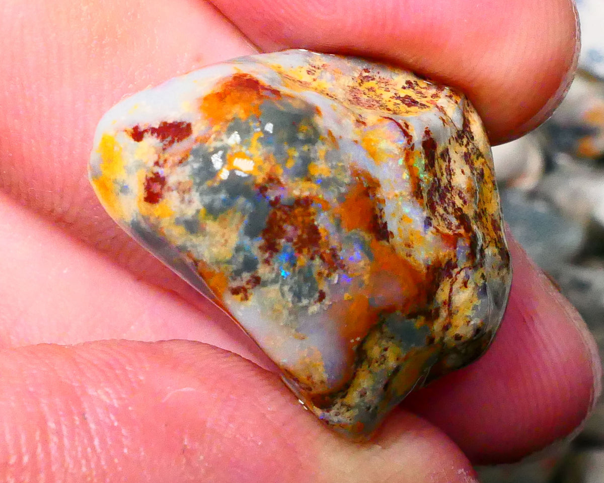 Big Knobby opal formation rough 28.00cts Some Bits of colour only 24x19x11mm Lot B4-A127