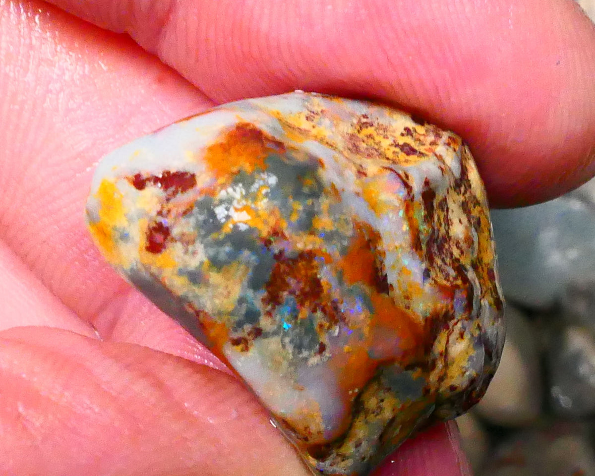 Big Knobby opal formation rough 28.00cts Some Bits of colour only 24x19x11mm Lot B4-A127