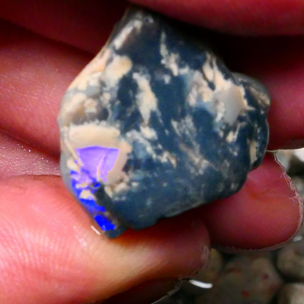 Big Black/Dark Knobby of Lightning Ridge 34.50cts some blue colours showing 26x22x16mm  Lot B4-A130