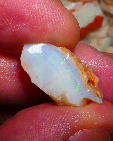 Coober Pedy Seam opal 8.00cts Thin bar with light tones of greens & blues to gamble 22x10x8mm Lot B4-A423