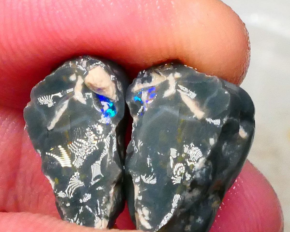 Dark base knobby opal split of Lightning Ridhe 15.00cts Small zone of Bright blue fires to chase 15x16x9mm 17x8x6mm  Lot B4-A393