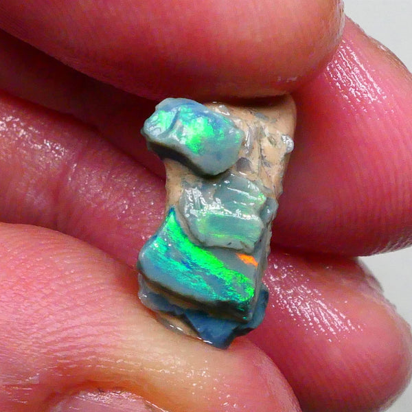 So exotic & unique & stunning fires 5.25cts Seam opal formation of Lightning Ridge Sexy little thing this 17x13x7mm Lot B4-A484