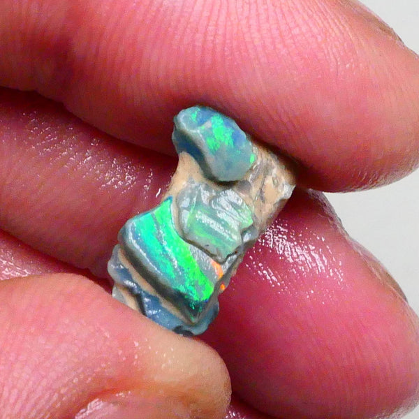 So exotic & unique & stunning fires 5.25cts Seam opal formation of Lightning Ridge Sexy little thing this 17x13x7mm Lot B4-A484