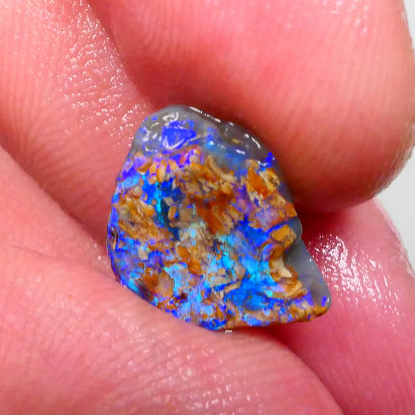 Piece of opalised Wood Fossil from Lighting Ridge 5.00cts Very Bright Electric tones & hues of greens & Blues in a Flat bar Maybe a cutter inclusions to work around 14x14x5mm  Lot B4-A497
