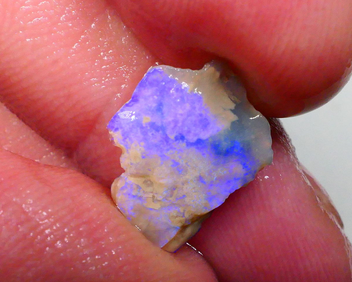 Little cutter here Bright Blue bar 2.50cts Lightning Ridge Seam opal rough lots of potential 15x11x4mm  Lot B4-A495