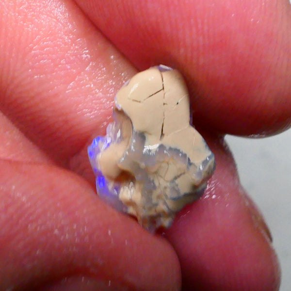 Little cutter here Bright Blue bar 2.50cts Lightning Ridge Seam opal rough lots of potential 15x11x4mm  Lot B4-A495