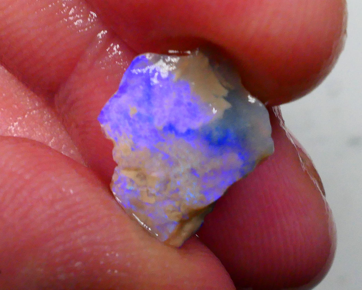 Little cutter here Bright Blue bar 2.50cts Lightning Ridge Seam opal rough lots of potential 15x11x4mm  Lot B4-A495