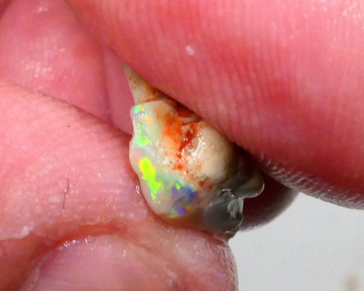 Oranges & Yellows dominant here 4.00cts Small Point to be had for those who dare Lightning Ridge 15x13x6mm Lot B4-A493