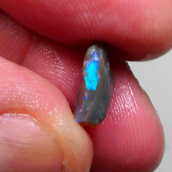Gorgeous Bright Vibrant Blue/Green tones 2.50cts Small dark base seam opal of Lighting Ridge to cut 13x9x5mm   Lot B4-A487