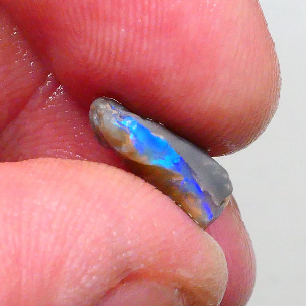 Gorgeous Bright Vibrant Blue/Green tones 2.50cts Small dark base seam opal of Lighting Ridge to cut 13x9x5mm   Lot B4-A487
