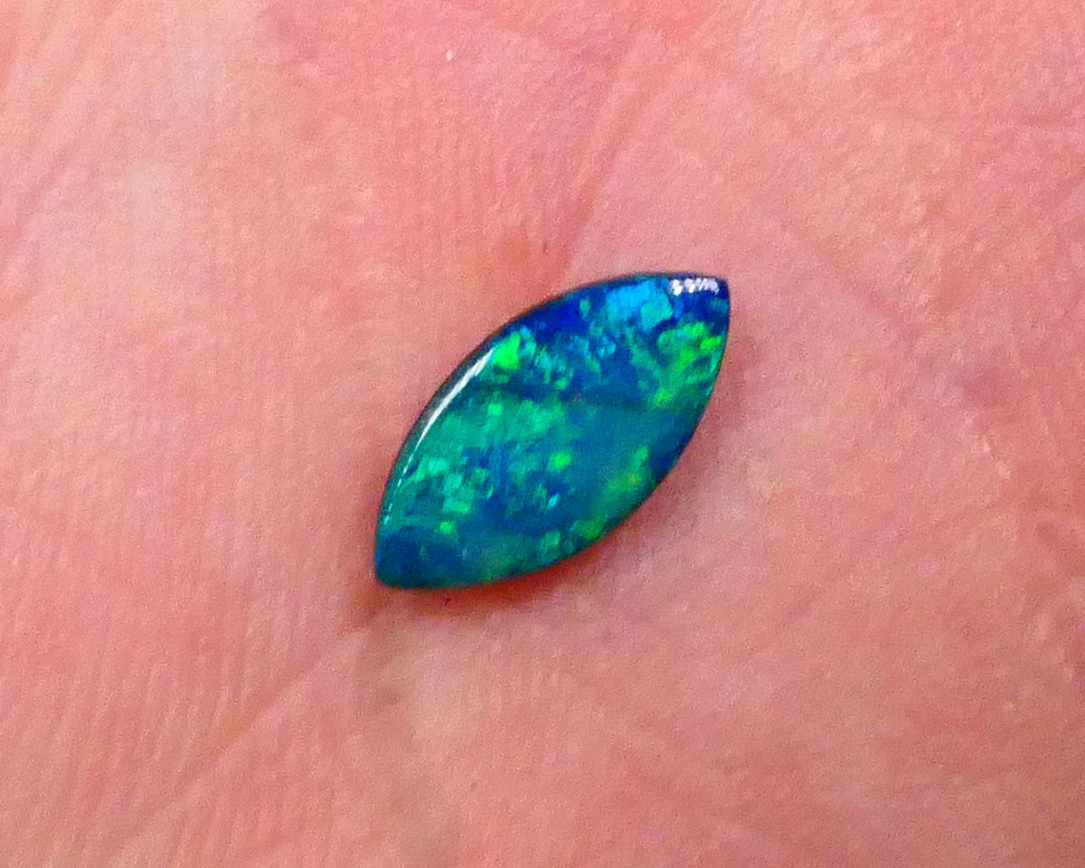 Gem Quality Coober Pedy doublet 0.65cts Gorgeous Bright Greens & blues ready to set 10x5x2mm  Lot B4-A540