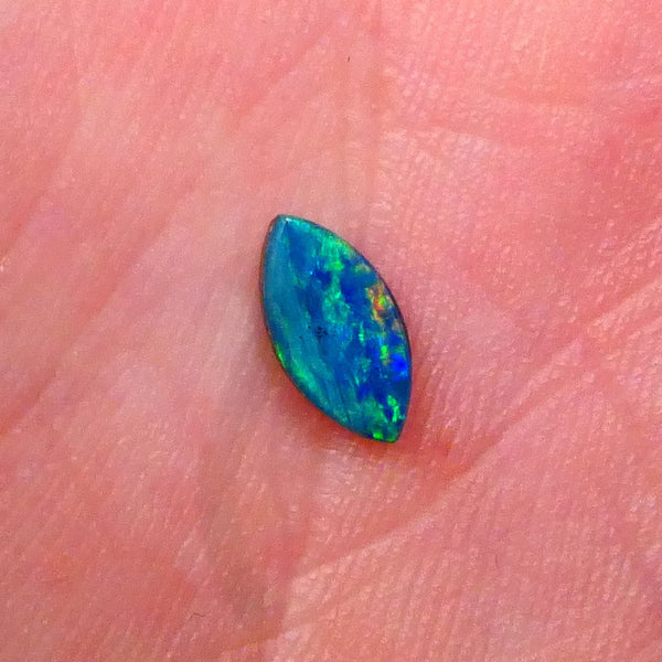 Gem Quality Coober Pedy Doublet 0.40cts Bright Green/Blue dominant fires 8x4x2mm Ready To Set Lot B4-A524