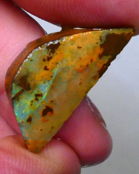 Winton Boulder opal Rub/rough/preform 19.00cts Green dominant fires to rubbed face 27x12x6mm Lot B4-A551