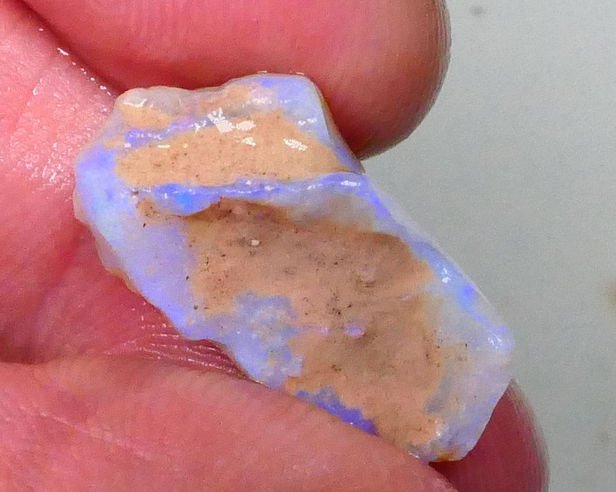 Coober Pedy Crystal Seam opal rough 7.70cts nice bar loaded with blues 22x12x7mm  Lot B4-A556