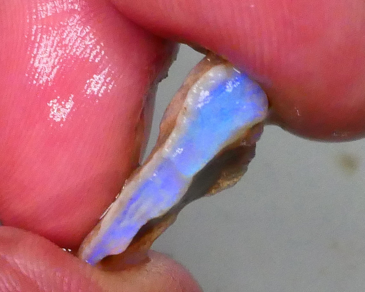 Coober Pedy Crystal Seam opal rough 7.70cts nice bar loaded with blues 22x12x7mm  Lot B4-A556