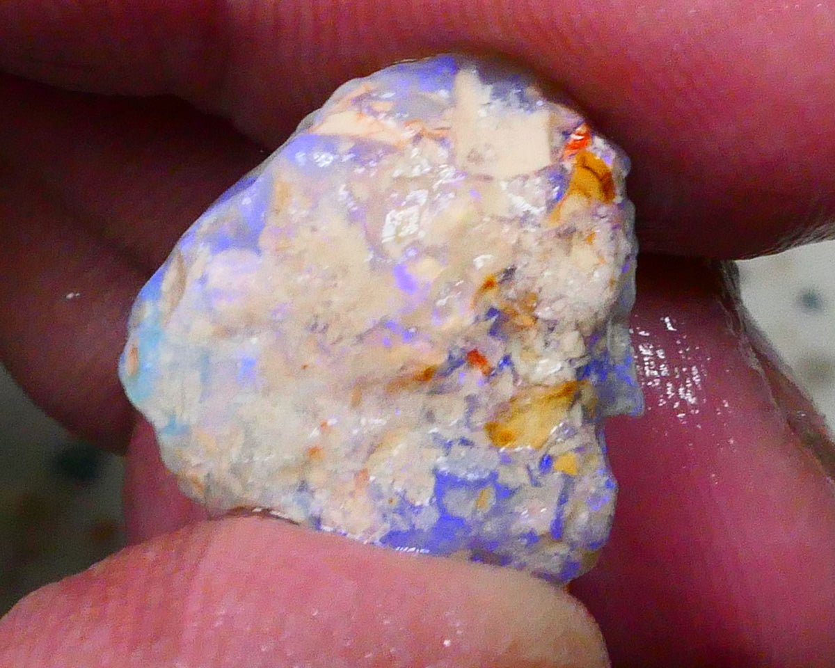 Knobby opal formation of Lightning ridge 10.00cts Lots of Light Blue colours chase & Gamble 17x16x9mm  Lot B4-A575