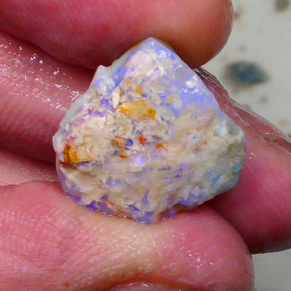 Knobby opal formation of Lightning ridge 10.00cts Lots of Light Blue colours chase & Gamble 17x16x9mm  Lot B4-A575