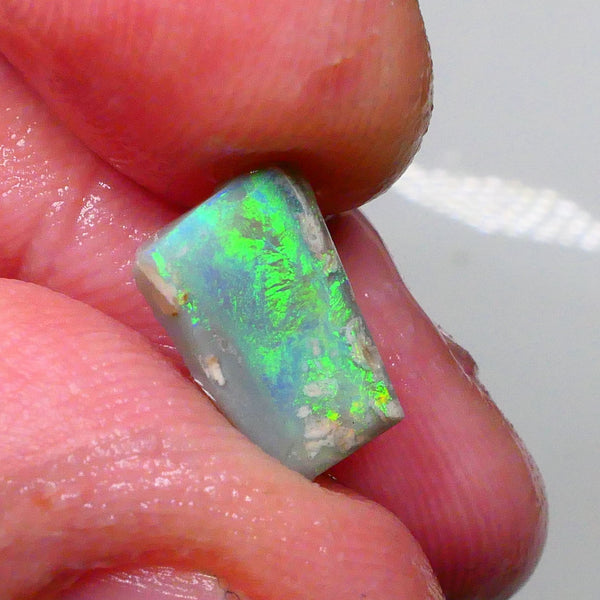 DEAL WOOD FOSSIL RUB Lightning Ridge opal 1.50cts Bright vibrant Green dominant colours gorgeous pattern to face small ring stone here 11x7x2mm  Lot B4-A601