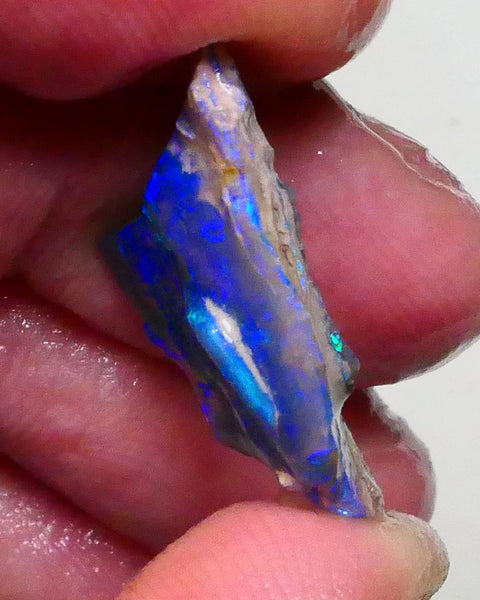 Gorgeous Bright Royal Blues on this Black seam opal rough to cut 8.60cts Lightning Ridge Material 27x18x6mm  Lot B4-A623