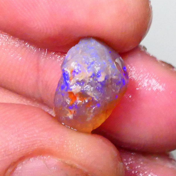 Highly visible blue bar on top of this Dark Crystal pea knobby 7.60cts opal rough 15x10x8mm  Lot B4-A664