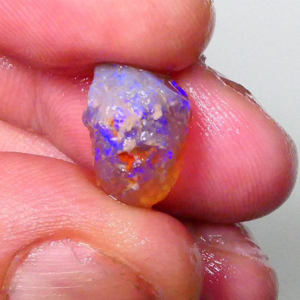 Highly visible blue bar on top of this Dark Crystal pea knobby 7.60cts opal rough 15x10x8mm  Lot B4-A664