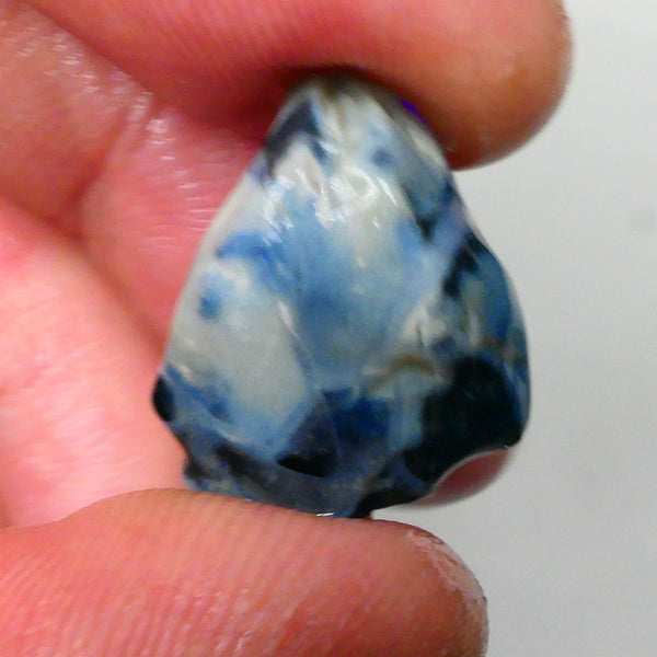 Blue on black/Dark seam opal rough 12.70cts Picture stone face? Potch Lines Webbing ? Who want its to cut & polish 23x15x7mm Lot B4-A715