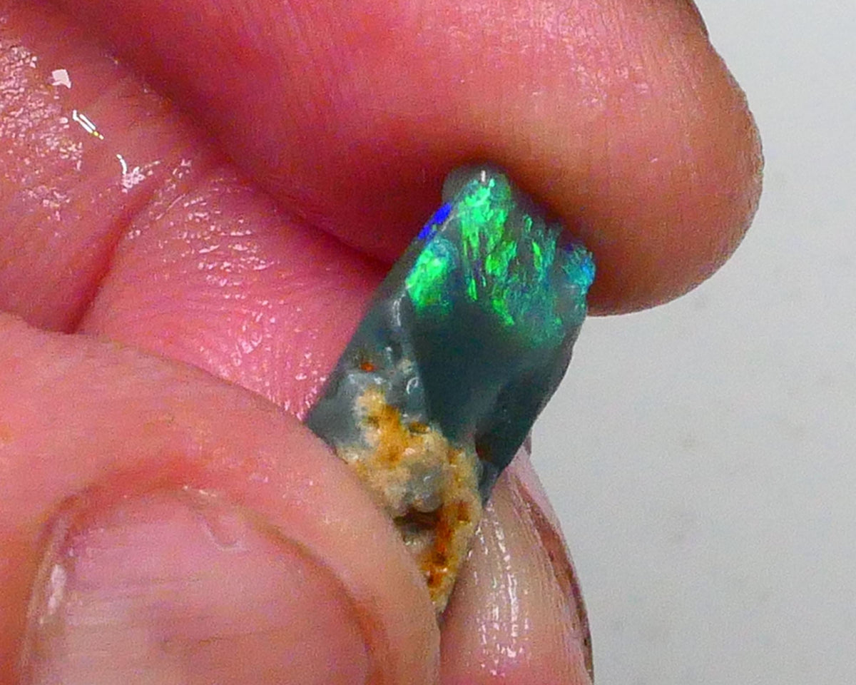 Lightning Ridge Dark base seam opal rub/rough 3.25cts Greens & blues to expose bar at one end pointer for those with the skills 17x8x6mm  Lot B4-A726