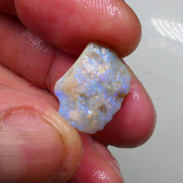 highly visible Very Bright green/blue bar Lights up the top skin 8.30cts some inclusions showing under top crystal Lighting Ridge material to gamble 19x14x6mm  Lot B4-A720