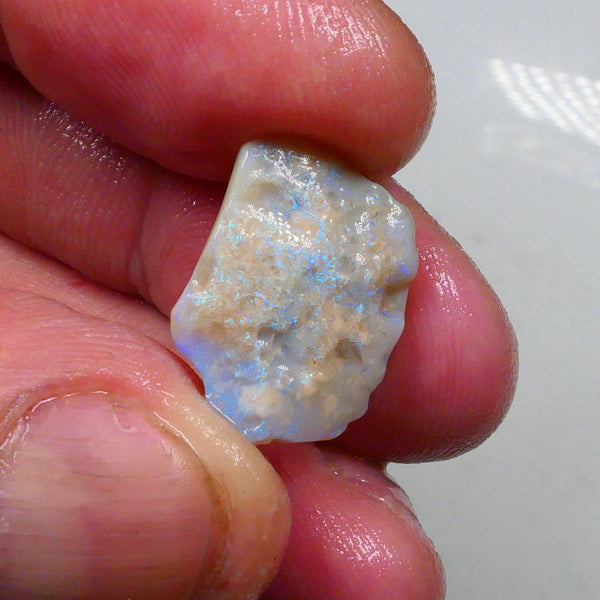 highly visible Very Bright green/blue bar Lights up the top skin 8.30cts some inclusions showing under top crystal Lighting Ridge material to gamble 19x14x6mm  Lot B4-A720