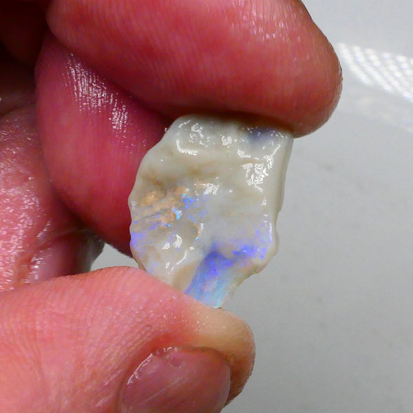 highly visible Very Bright green/blue bar Lights up the top skin 8.30cts some inclusions showing under top crystal Lighting Ridge material to gamble 19x14x6mm  Lot B4-A720