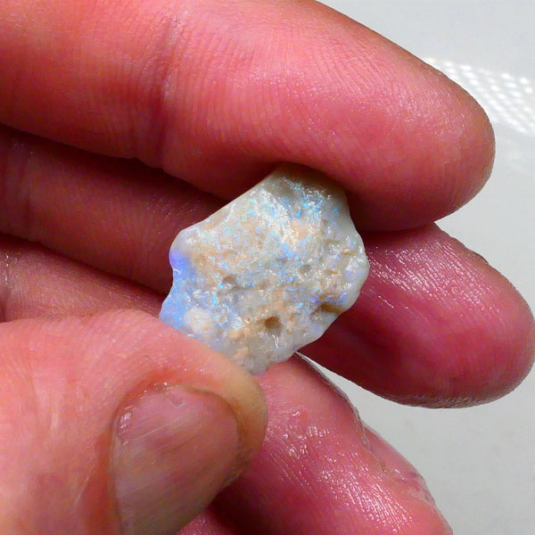 highly visible Very Bright green/blue bar Lights up the top skin 8.30cts some inclusions showing under top crystal Lighting Ridge material to gamble 19x14x6mm  Lot B4-A720