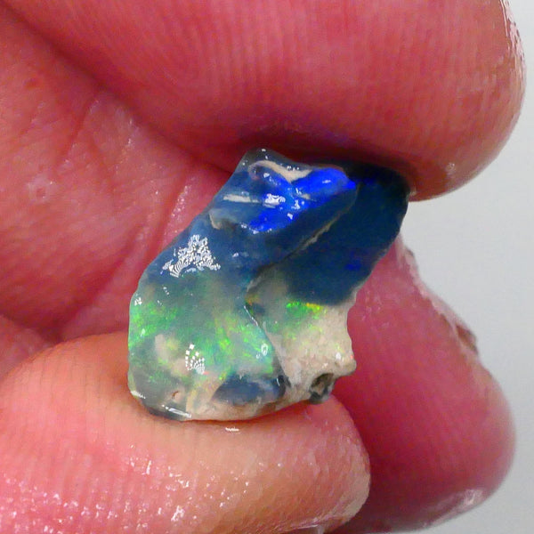 Gorgeous Green Blue dominant Multifires 3.10cts Lightning Ridge Seam opal formation Pointer to cut 16x10x5mm Lot B4-A751